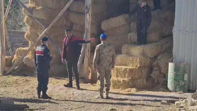 Günlerdir her yerde aranıyordu! Kayıp kadının cansız bedeni akrabasının samanlığında bulundu! 12 saat önce ölmüş