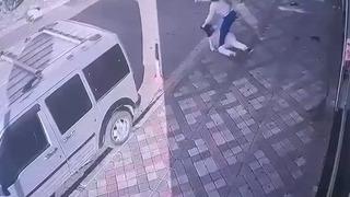 Bağcılar'da şaşırtan olay! Bir kadın evine giren hırsızı üzerine atlayıp yakaladı