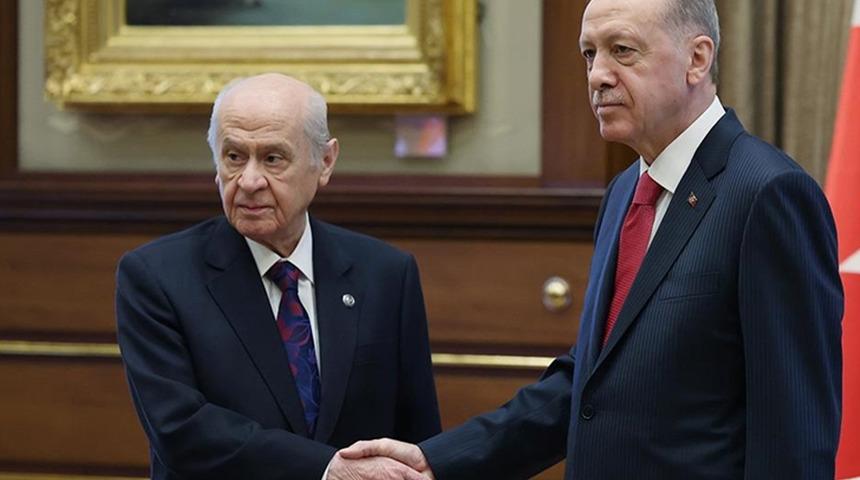 Eski AK Partili vekil sosyal medyadan paylaştı! O noktaya dikkat çekti: 'Erken seçimi tetikleyebilir'