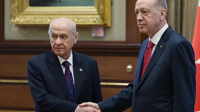 Eski AK Partili vekil sosyal medyadan paylaştı! O noktaya dikkat çekti: 'Erken seçimi tetikleyebilir'