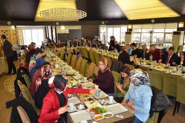 Malatya’da MHP kadın yöneticilerini tanıttı