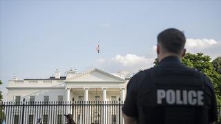 ABD Kongre binasında hareketli anlar! Ziyaretçi Merkezi'ne işaret fişeği atma tabancasıyla gelen kişi gözaltına alındı