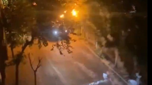 Batman'da zırhlı polis aracına molotofla saldırdılar