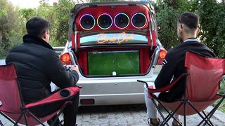 Evde canı sıkılıyor diye aracını oyun odasına çevirdi! 500 bin TL ödedi şimdi hem geziyor hem oynuyor...