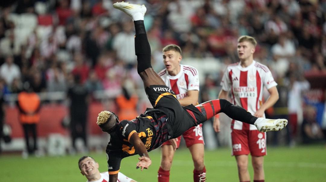 victor-osimhen-galatasaray-overhead-kick-1729501581-151844