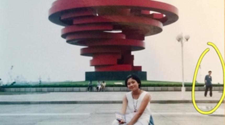 18 yıl önce çekilen fotoğrafına yanlışlıkla yakınlaştı! Gördüğüne inanamadı... "Bu bir mucize"