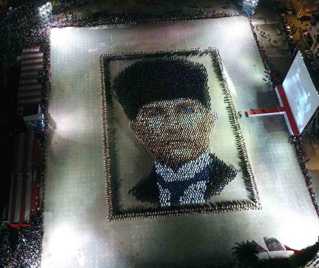 4 bin kişiyle oluşturulan kalpaklı Atatürk portresi ödül getirdi