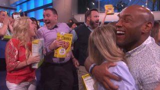 Stüdyodaki seyircilere 1 mliyon dolar dağıttı!