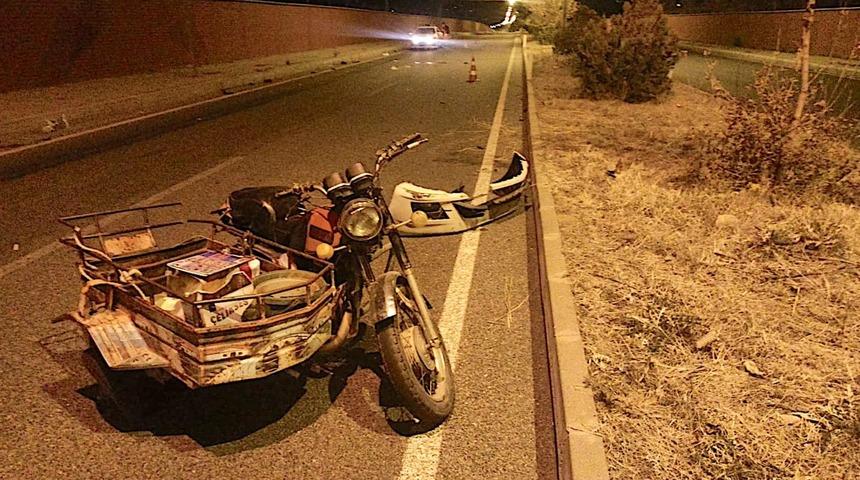 Bingöl'de hafif ticari aracın çarptığı sepetli motosikletteki 1 kişi öldü, 2 kişi yaralandı