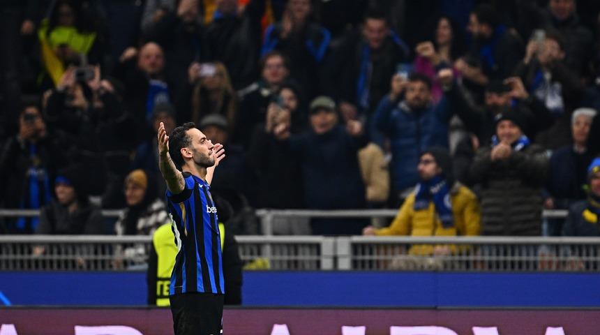 Hakan Çalhanoğlu, devre biterken Arsenal'i yıktı! Şampiyonlar Ligi'nde bu sezon ikinci kez...