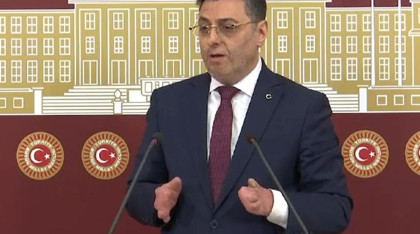 AK Parti'nin engelli milletvekili Serkan Bayram partisinin grup başkan vekilini topa tuttu!