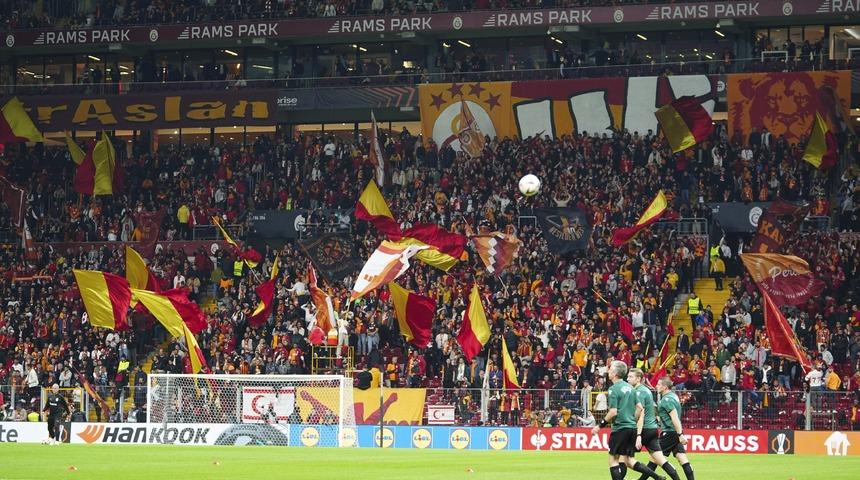 Galatasaray, Tottenham galibiyetini Ali Samiyen'in sözleriyle kutladı!