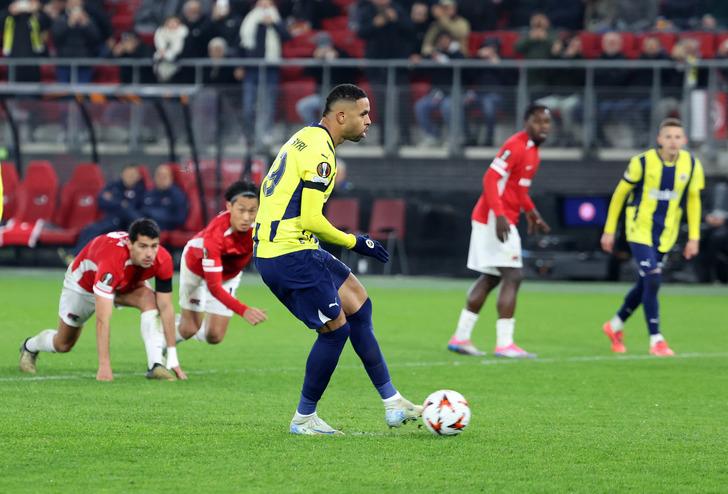 AZ Alkmaar yenilgisi sonrası Fenerbahçe'ye büyük tepki! Ahmet Çakar'dan sert sözler: "Pişmaniye gibi dağıldılar" G3