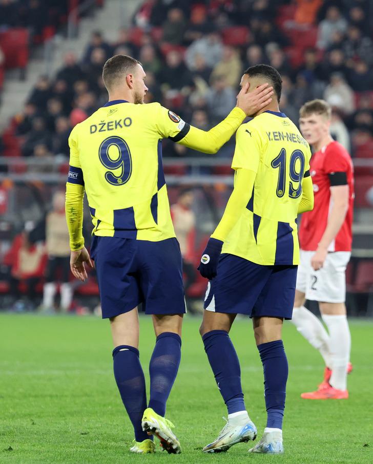 AZ Alkmaar yenilgisi sonrası Fenerbahçe'ye büyük tepki! Ahmet Çakar'dan sert sözler: "Pişmaniye gibi dağıldılar" G2