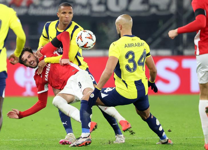 AZ Alkmaar yenilgisi sonrası Fenerbahçe'ye büyük tepki! Ahmet Çakar'dan sert sözler: "Pişmaniye gibi dağıldılar" G1