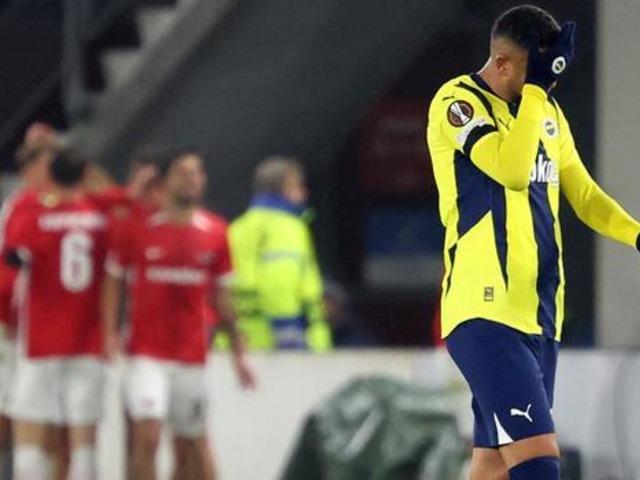 AZ Alkmaar yenilgisi sonrası Fenerbahçe'ye büyük tepki! "Pişmaniye gibi dağıldılar"