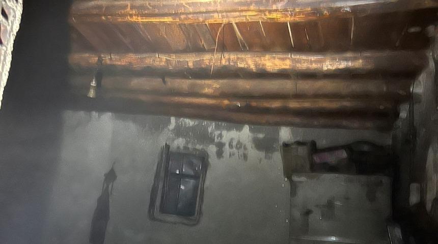 Şırnak'ta evde çıkan yangında 7 kişi dumandan etkilendi