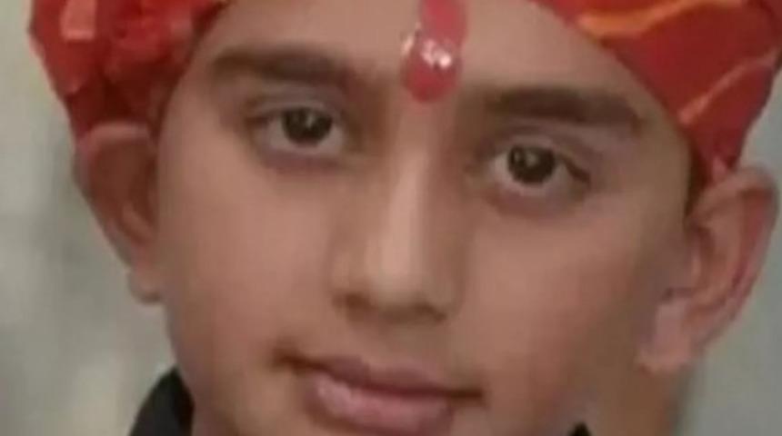 Nefes darlığı şikayetiyle hastaneye geldi! 15 yaşındaki çocuğun midesinden jilet de dahil olmak üzere 56 metal parça çıkartıldı: 350 gram ağırlığında...