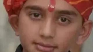 Nefes darlığı şikayetiyle hastaneye geldi! 15 yaşındaki çocuğun midesinden jilet de dahil olmak üzere 56 metal parça çıkartıldı: 350 gram ağırlığında...