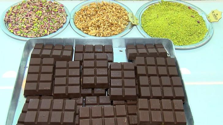 Düşen fiyatları geri yükseltti! Dubai çikolatası çılgınlığı: Stoklar ağzına kadar dolu ama Antep fıstığı yiyemiyoruz G3