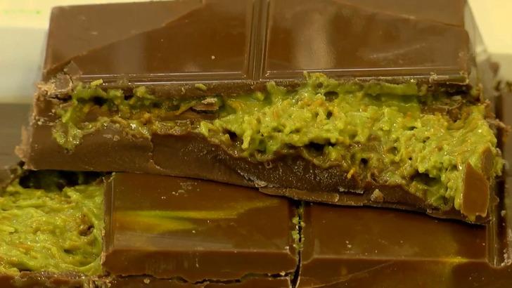 Düşen fiyatları geri yükseltti! Dubai çikolatası çılgınlığı: Stoklar ağzına kadar dolu ama Antep fıstığı yiyemiyoruz G2