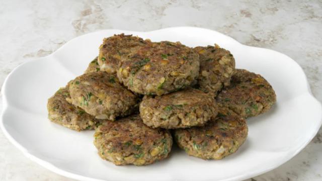 Kıymalı köfteden farkı yok: Yeşil mercimekten leziz köfte tarifi! Yeşil mercimek köftesi nasıl yapılır?