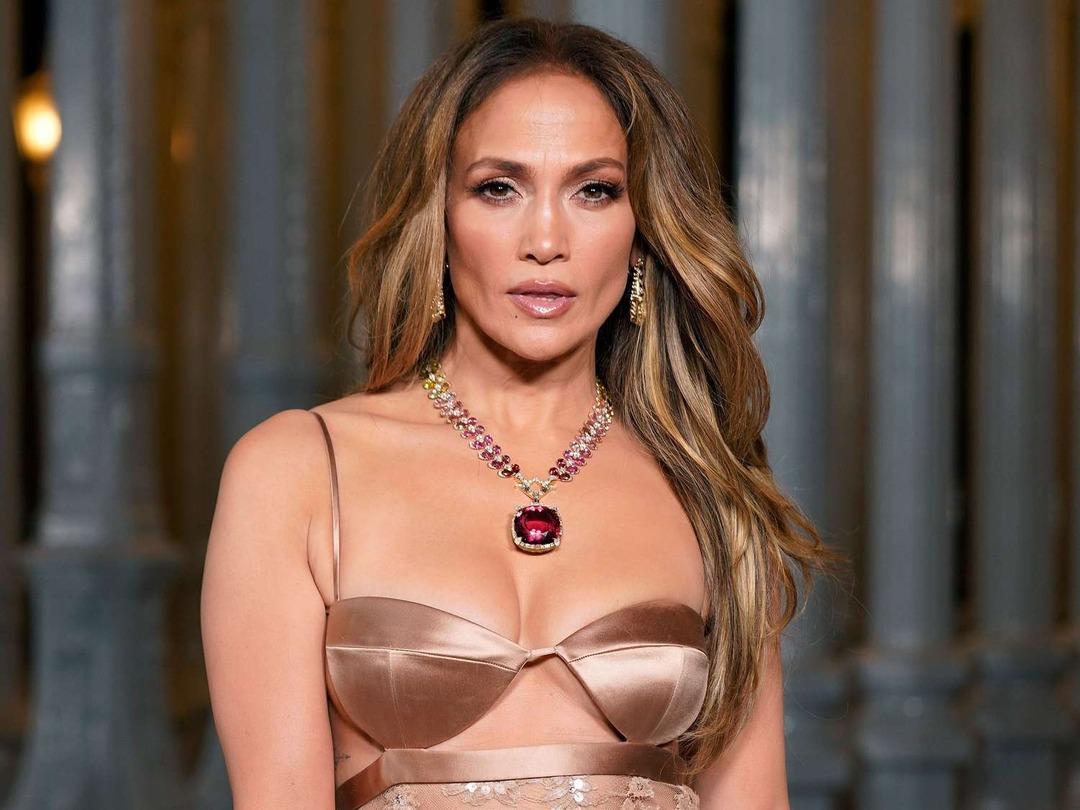 Jennifer-Lopez-is-worth-a-fortun