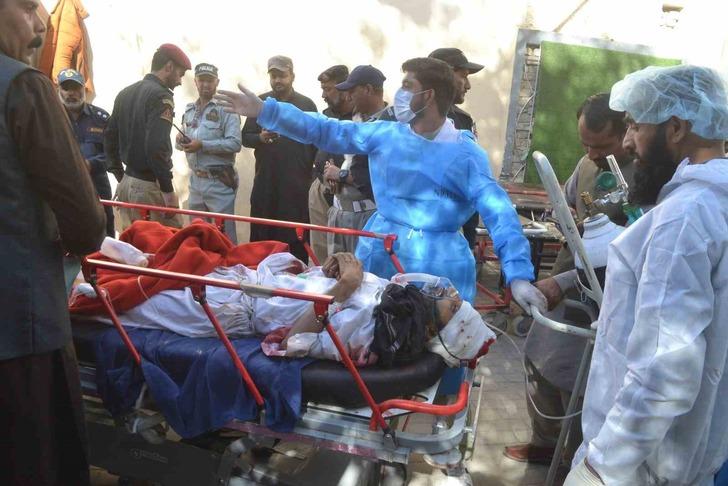 Pakistan'da yolcu treni istasyonunda patlama! Bombalı saldırı: 24 ölü, 44 yaralı G4