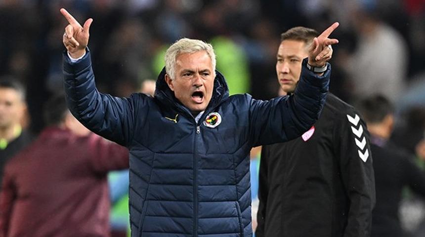 AZ Alkmaar mağlubiyeti sonrası Jose Mourinho sazı eline aldı! Tesislerde yüksek gerilim hattı oluştu, oyuncuları azarladı...