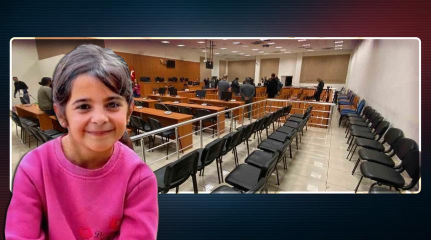 Mahkeme başkanı cübbesini çıkardı, gözlerinin içine bakarak sordu! Duruşmaya damga vuran an