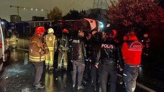 İstanbul'da korku dolu anlar! Yolcu otobüsü devrildi: 2 ölü, çok sayıda yaralı var