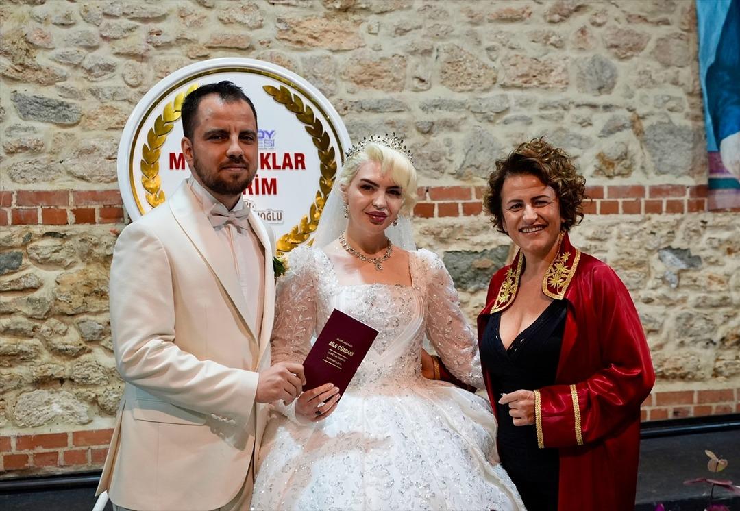 AA-20241109-36147522-36147516-NIKAH_MEMURLARI_FILMLERE_KONU_OLABILECEK_ANILARINI_ANLATTI