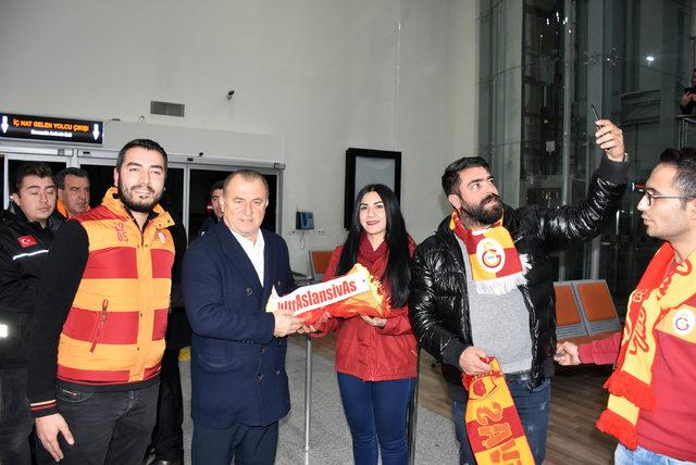 Galatasaray'a Sivas'ta meşaleli karşılama