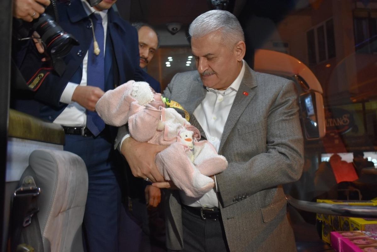 Başbakan&rsquo;a Balıkesir&rsquo;de sevgi seli