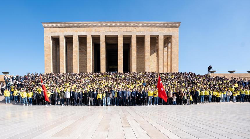 1907 Fenerbahçe Derneği ve 1907 UNİFEB’ten Anıtkabir’e 4 bin 500 öğrenci ile ziyaret