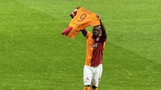 RAMS Park'ta duygusal anlar! Osimhen golü sonrası Icardi'yi unutmadı, öyle bir şey yaptı ki...