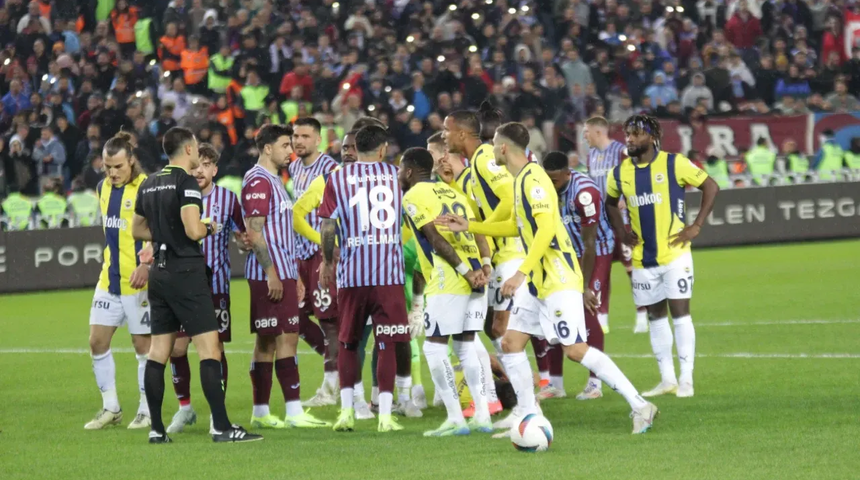 Trabzonspor'da flaş karar! 4 futbolcusunu kadro dışı bıraktı...