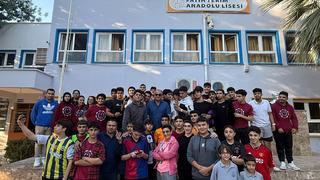 Türk futbolunun efsanelerinden Fatih Terim, Adana’da kendi adını taşıyan liseyi ziyaret etti