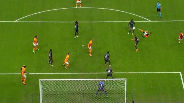 Maçın spikeri bile kendisini tutamadı! Galatasaray Samsunspor maçında inanılmaz an...