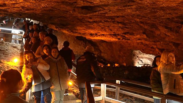 Doğal ağrı kesici olarak biliniyor! Ziyaretçiler akın etti: Ortalama sıcaklığı 18 derece