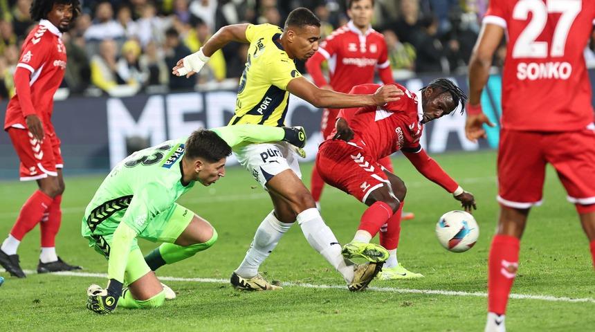 SON DAKİKA: Fenerbahçe zirve takibini sürdürdü! Sarı-Lacivertliler Samsunspor'un puan kaybettiği haftada hata yapmadı