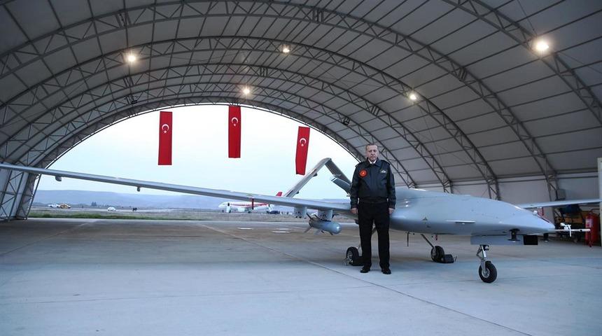 Cumhurbaşkanı Erdoğan İHA üssünü ziyaret etti