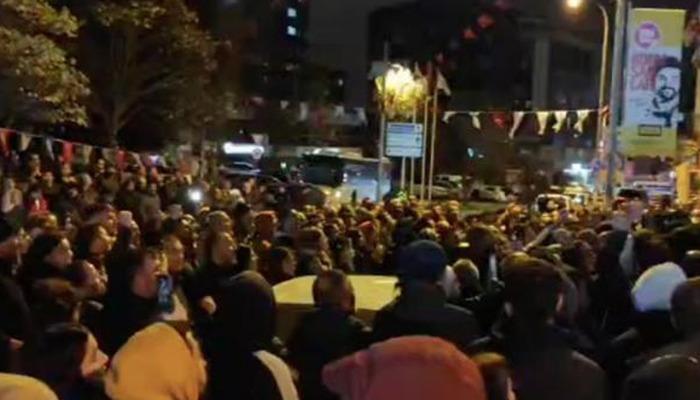 Maltepe Belediyesinde grev! İşçiler kararı gece saatlerinde kapıya astı