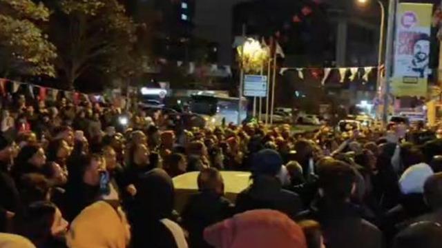 Maltepe Belediyesinde grev! İşçiler kararı gece saatlerinde kapıya astı