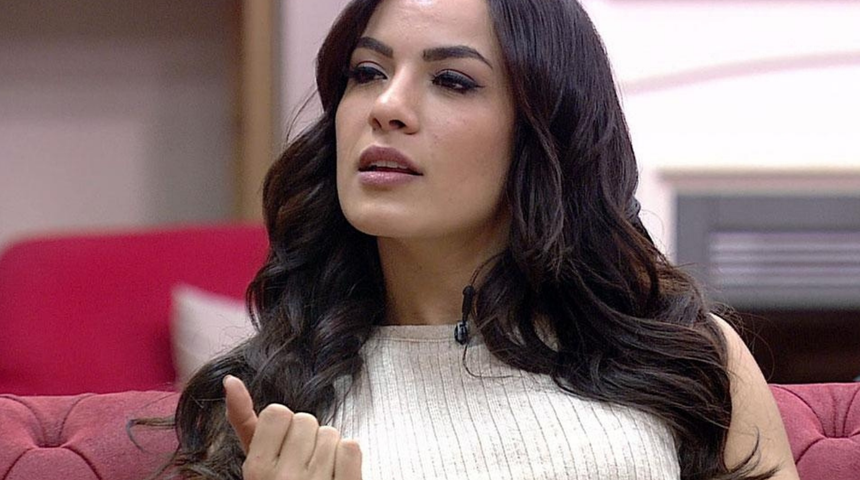 Kısmetse Olur Sibel Akbulut derin dekoltesi ve kıvrak dansıyla mest etti! Yorum yağdı... 'Taş gibi kadınsın!'