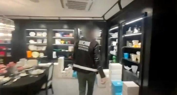 İstanbul sosyetesi şokta: Alışverişte ilk adresleriydi! O villa basıldı, içeriden neler çıktı neler G3