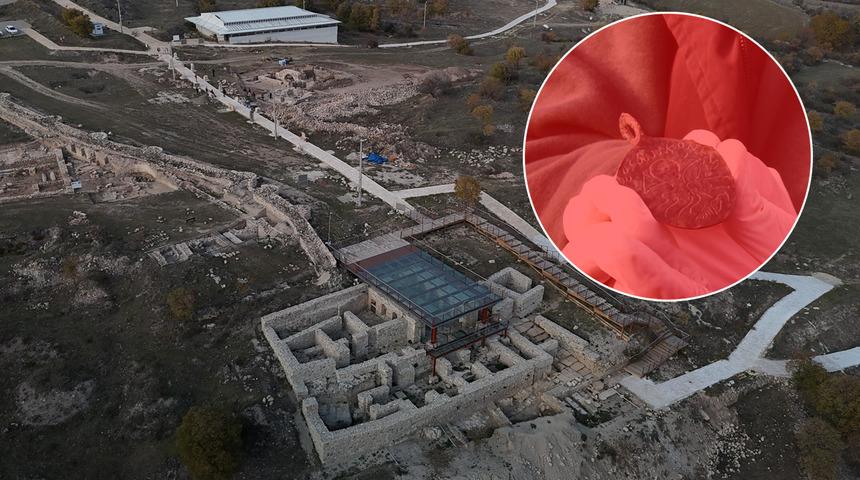 'Bu bir işaret' Daha &ouml;nce hi&ccedil; rastlanmadı! Kazı sırasında ortaya &ccedil;ıktı 'Ger&ccedil;ekten şaşırttı'