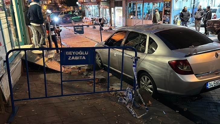 Havadan adeta beton yağdı! Bir kadın ölümden son anda kurtulurken orada bulunan otomobil neredeyse kullanılamaz hale geldi... G3