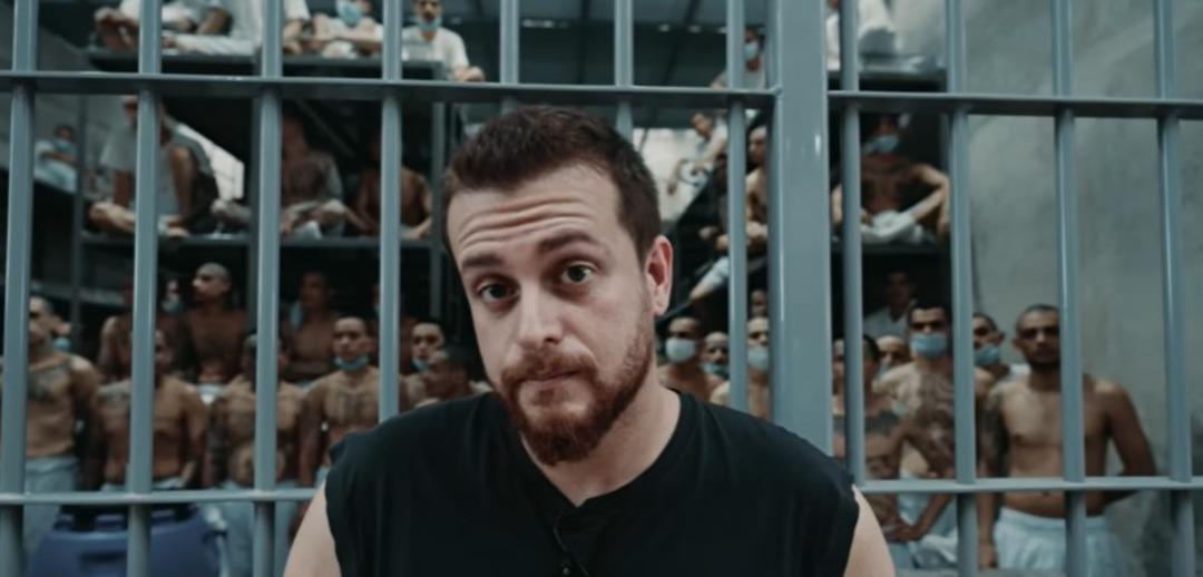 "D&uuml;nya &uuml;zerindeki cehennem" deniliyor! T&uuml;rk Youtuber Alper Rende, d&uuml;nyanın en b&uuml;y&uuml;k hapishanesi CECOT'u ziyaret etti... "Buraya giren &ccedil;ıkamıyor"