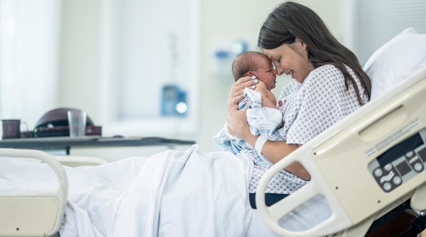 Uzman isim açıkladı: Normal doğumda annenin ölüm riski sezaryene göre daha düşük!